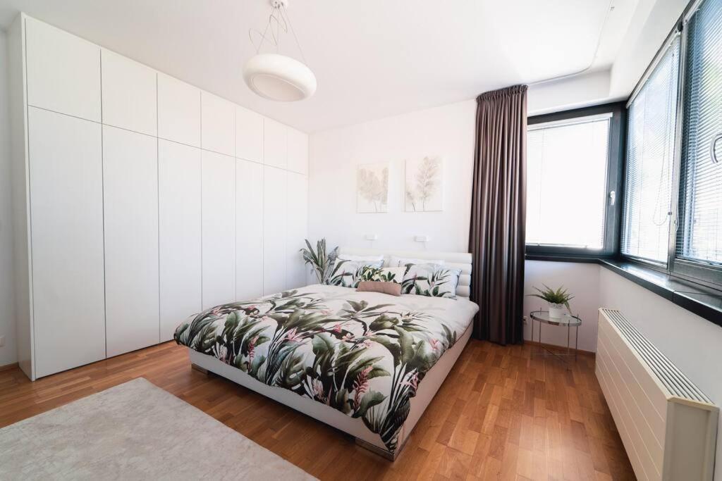 Prague Marina River View Apartment Close To City Centre Free Parking Exteriör bild